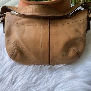 Coach Soho Hobo Bag British Tan Leather Shoulder Bag Y2K Classic